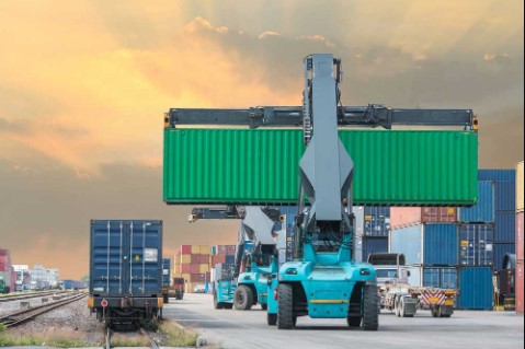 شرکت حمل و نقل بین المللی سریع بار پرسیا با کامیون‌های باربری بین المللی زمینی