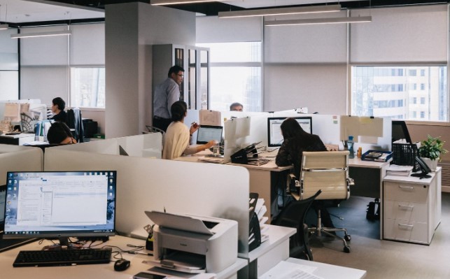 بهترین بنگاه املاک برای اجاره فضای اداری در کرج | مشخصات کامل + اطلاعات تماس